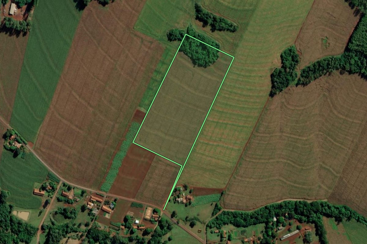 Imagem de satélite do imóvel rural em Mercedes (PR), com o contorno declarado no CAR desenhado por cima.