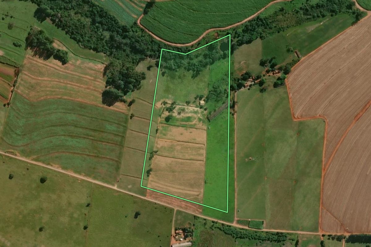 Imagem de satélite do imóvel rural em Miraselva (PR), com o contorno declarado no CAR desenhado por cima.