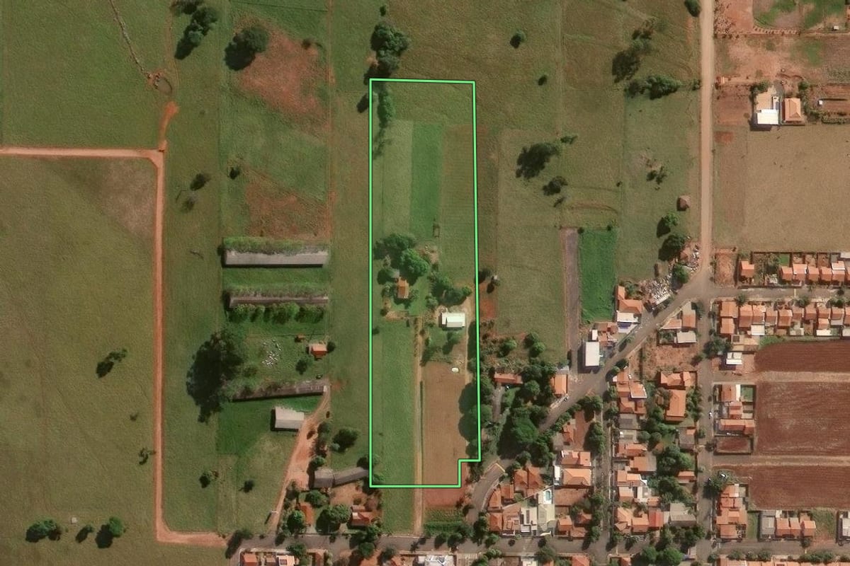 Imagem de satélite do imóvel rural em Miraselva (PR), com o contorno declarado no CAR desenhado por cima.