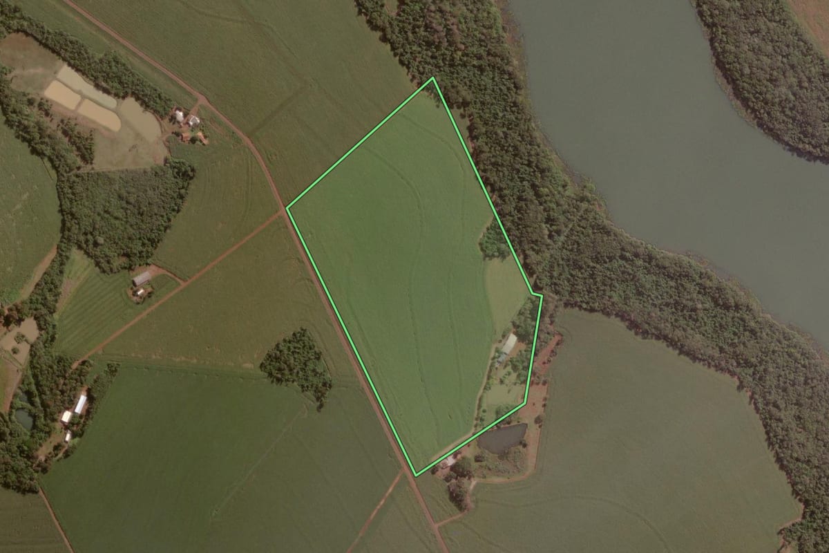 Imagem de satélite do imóvel rural em Missal (PR), com o contorno declarado no CAR desenhado por cima.