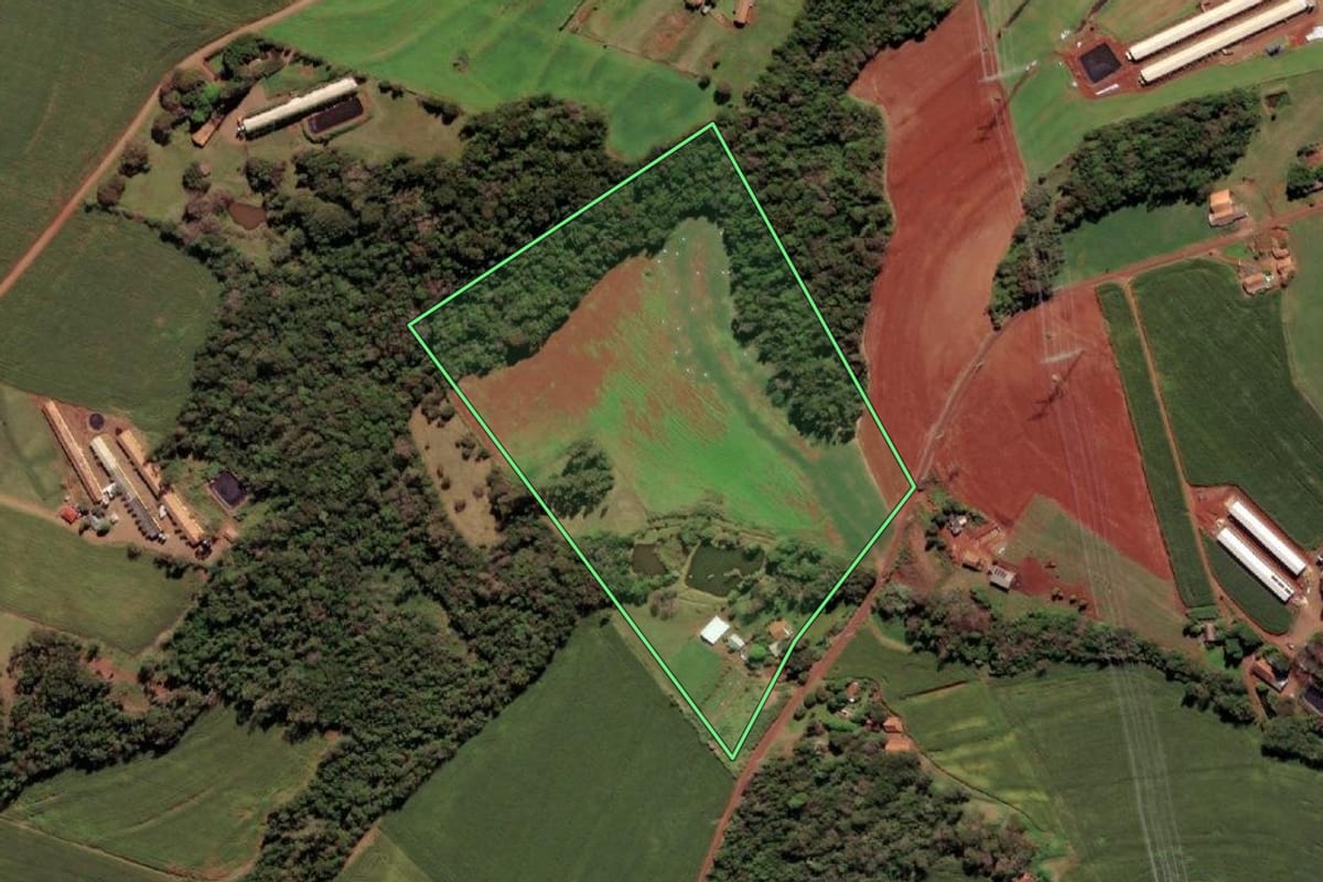 Imagem de satélite do imóvel rural em Missal (PR), com o contorno declarado no CAR desenhado por cima.