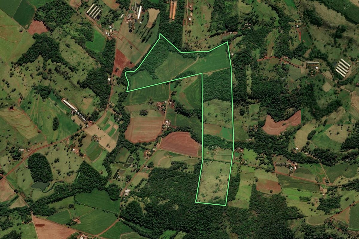 Imagem de satélite do imóvel rural em Missal (PR), com o contorno declarado no CAR desenhado por cima.