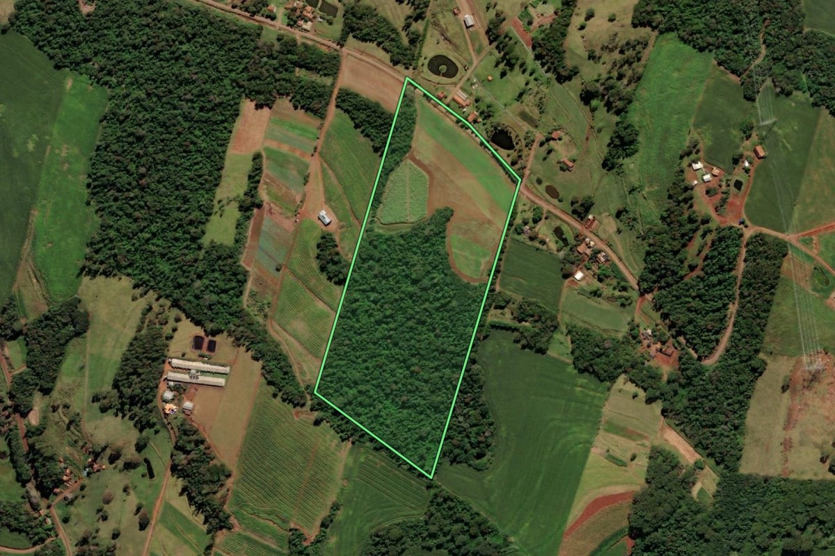 Imagem de satélite do imóvel rural em Missal (PR), com o contorno declarado no CAR desenhado por cima.