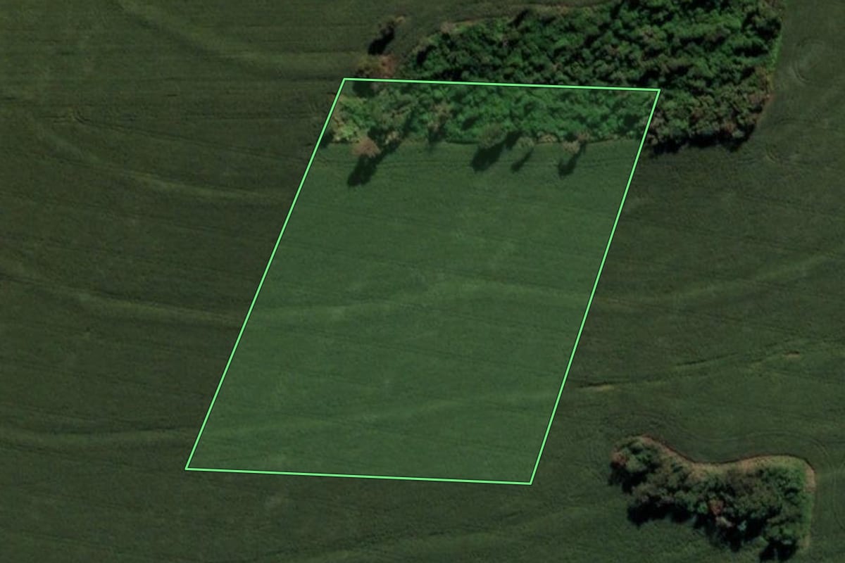 Imagem de satélite do imóvel rural em Missal (PR), com o contorno declarado no CAR desenhado por cima.