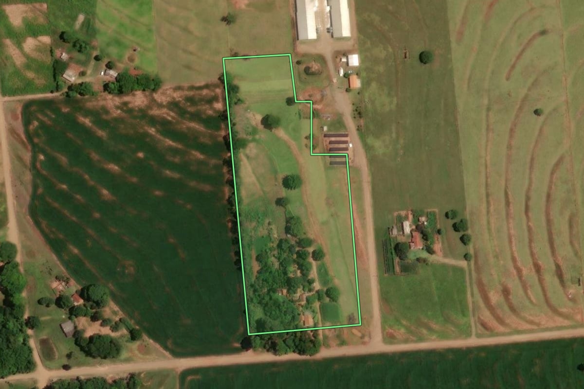 Imagem de satélite do imóvel rural em Moreira Sales (PR), com o contorno declarado no CAR desenhado por cima.
