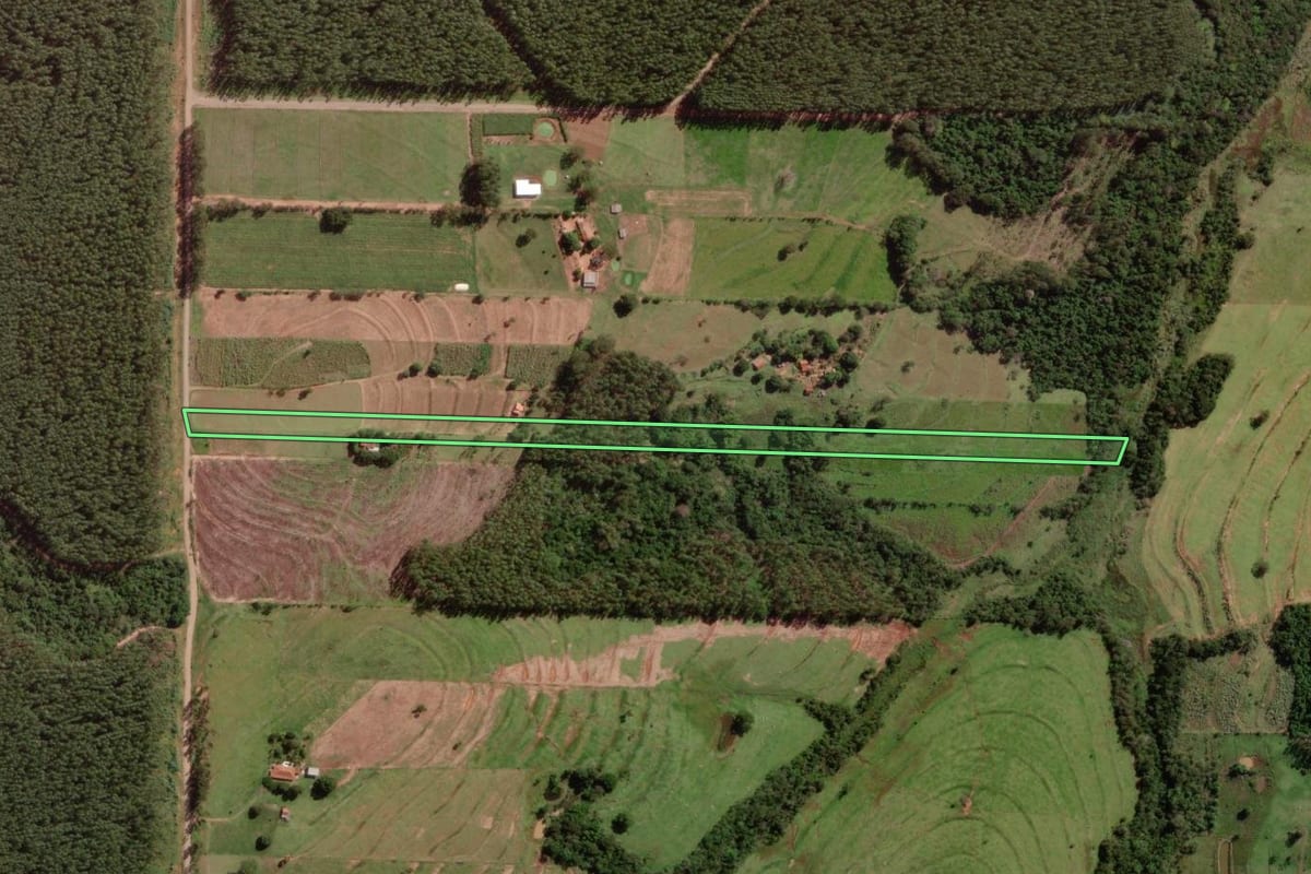 Imagem de satélite do imóvel rural em Moreira Sales (PR), com o contorno declarado no CAR desenhado por cima.