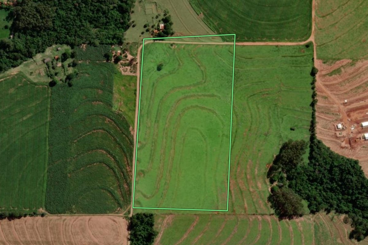 Imagem de satélite do imóvel rural em Moreira Sales (PR), com o contorno declarado no CAR desenhado por cima.