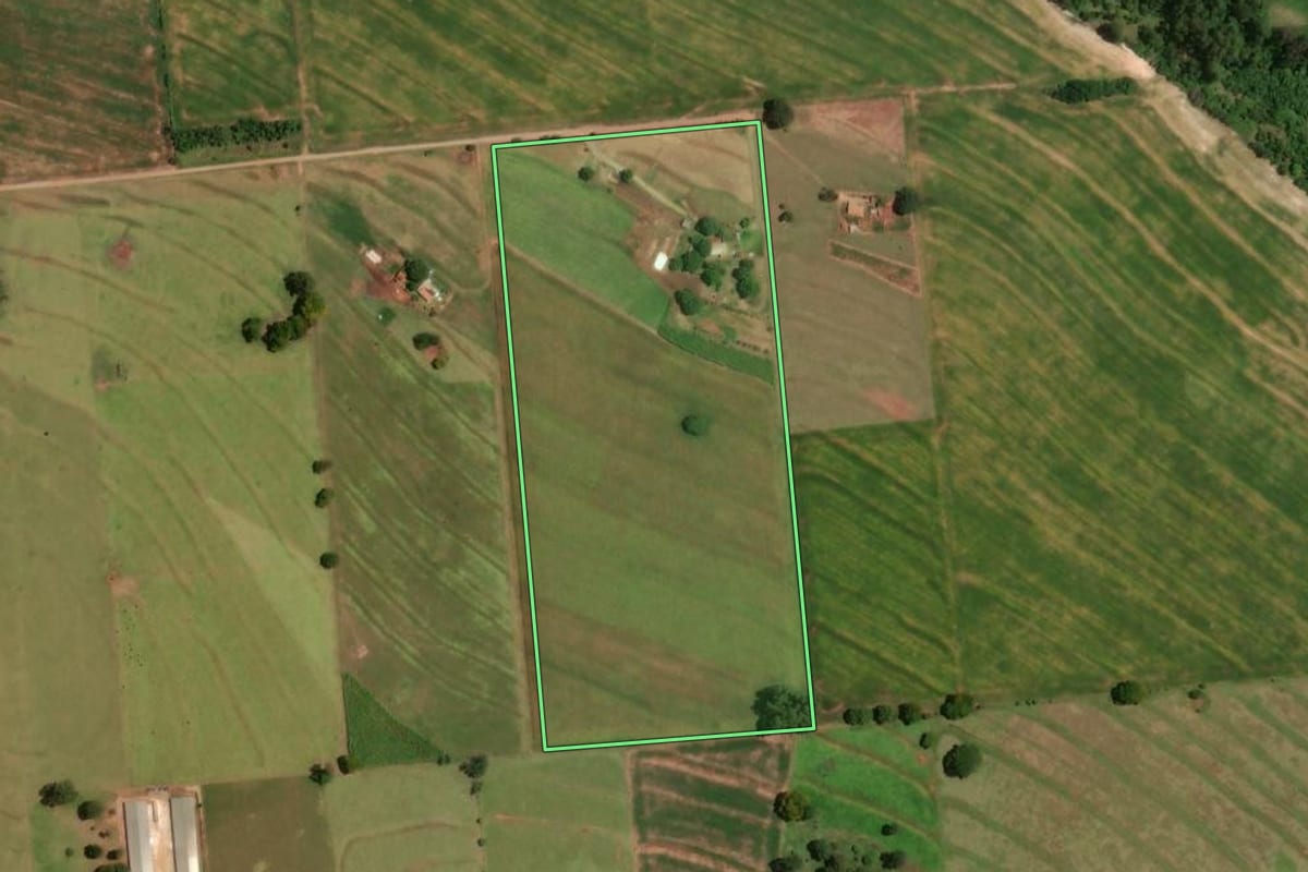 Imagem de satélite do imóvel rural em Moreira Sales (PR), com o contorno declarado no CAR desenhado por cima.