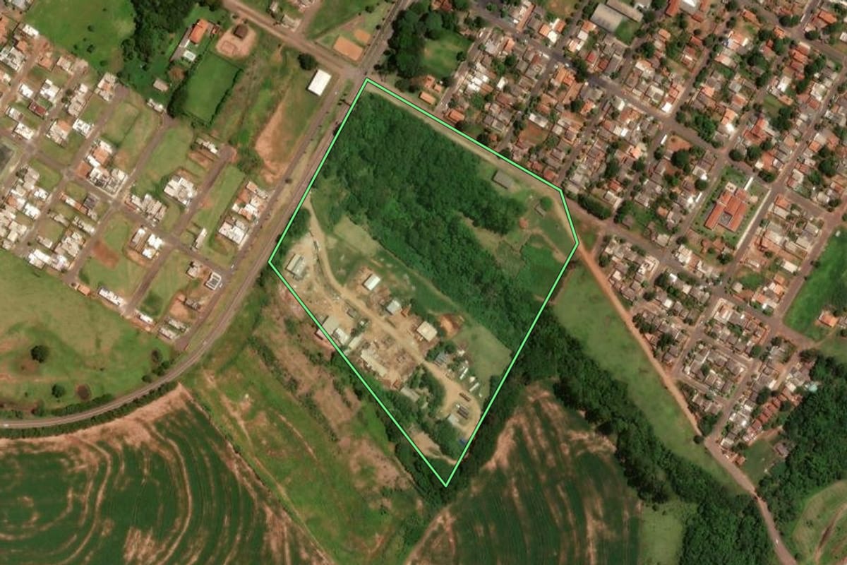 Imagem de satélite do imóvel rural em Moreira Sales (PR), com o contorno declarado no CAR desenhado por cima.