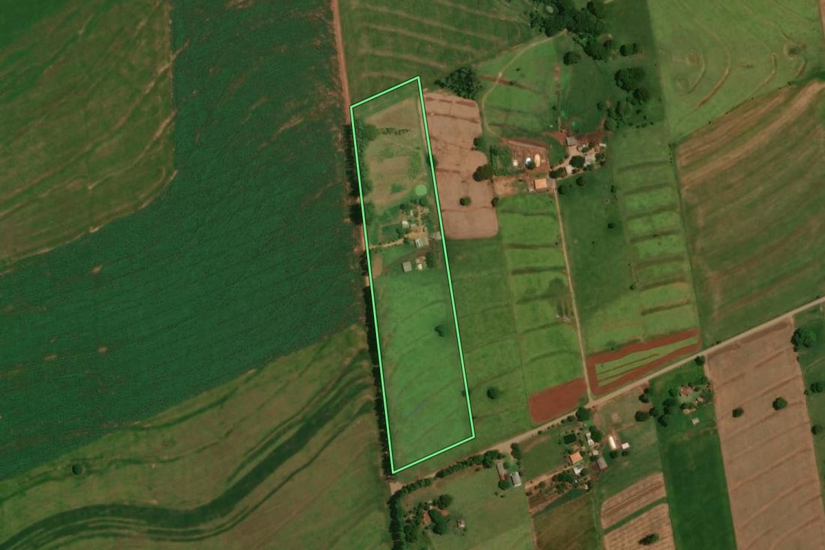 Imagem de satélite do imóvel rural em Moreira Sales (PR), com o contorno declarado no CAR desenhado por cima.