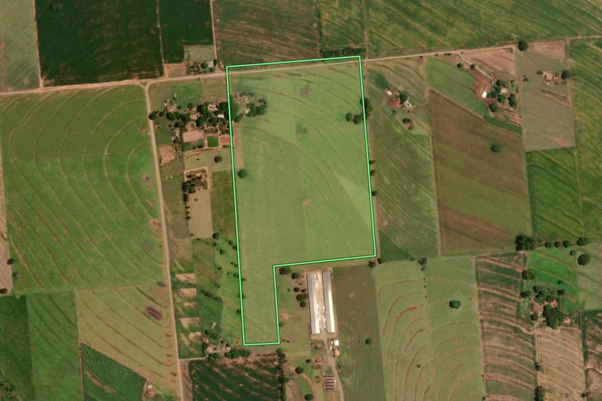 Imagem de satélite do imóvel rural em Moreira Sales (PR), com o contorno declarado no CAR desenhado por cima.