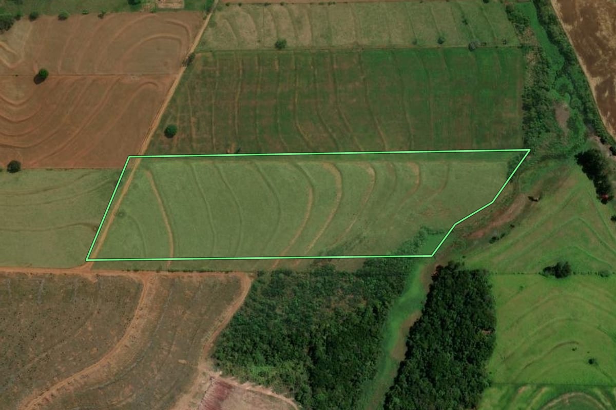 Imagem de satélite do imóvel rural em Moreira Sales (PR), com o contorno declarado no CAR desenhado por cima.
