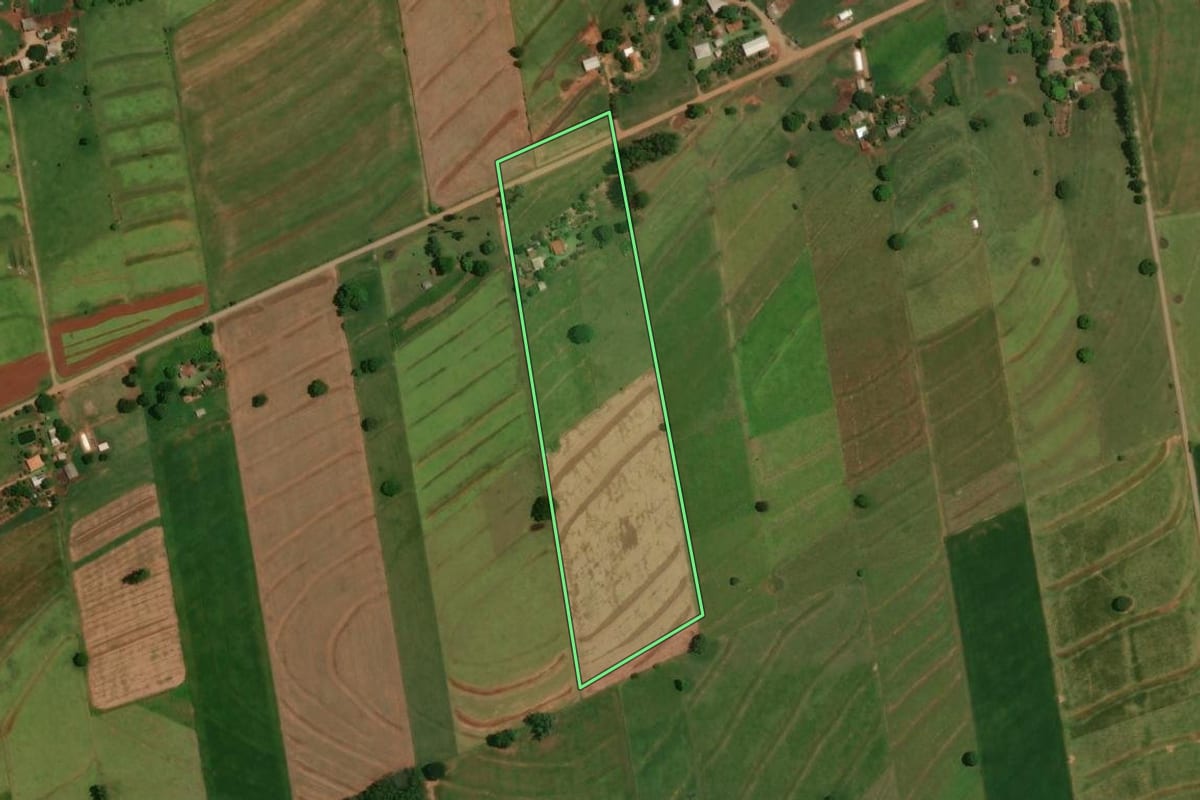 Imagem de satélite do imóvel rural em Moreira Sales (PR), com o contorno declarado no CAR desenhado por cima.