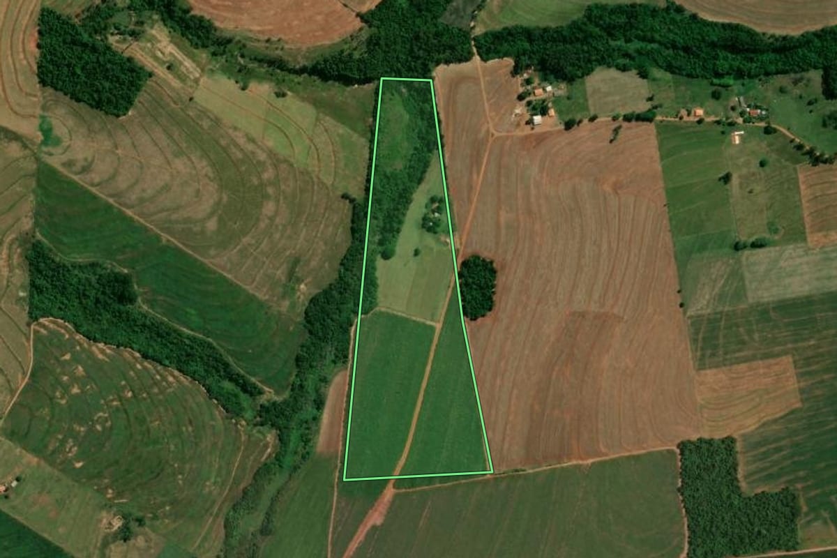 Imagem de satélite do imóvel rural em Moreira Sales (PR), com o contorno declarado no CAR desenhado por cima.