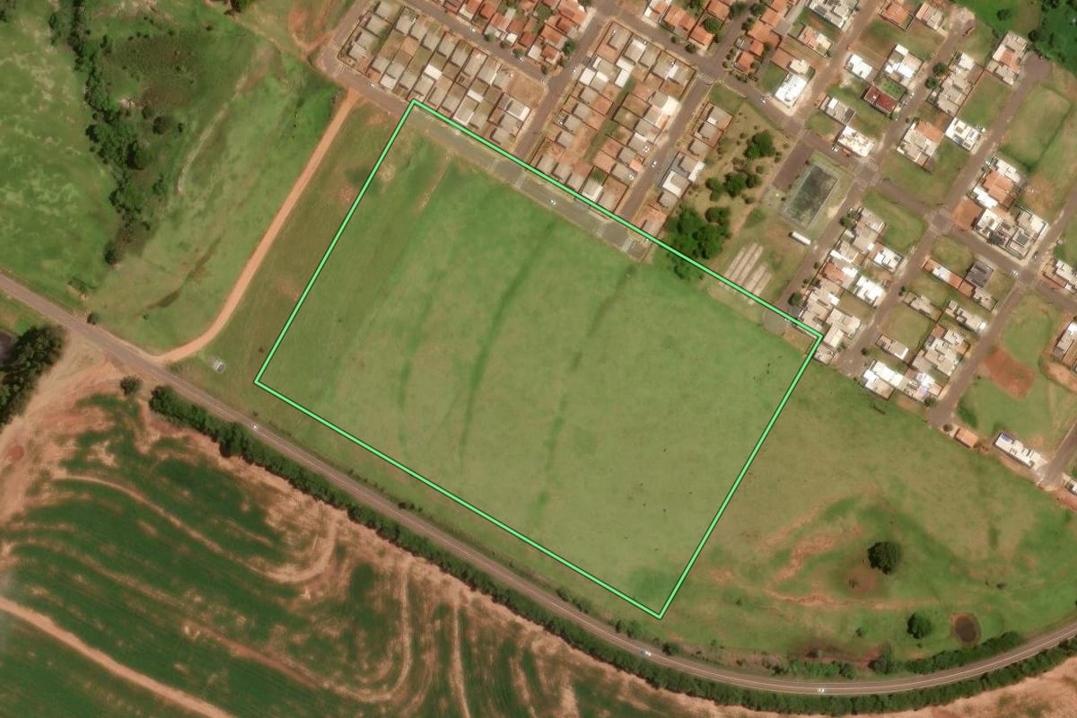 Imagem de satélite do imóvel rural em Moreira Sales (PR), com o contorno declarado no CAR desenhado por cima.