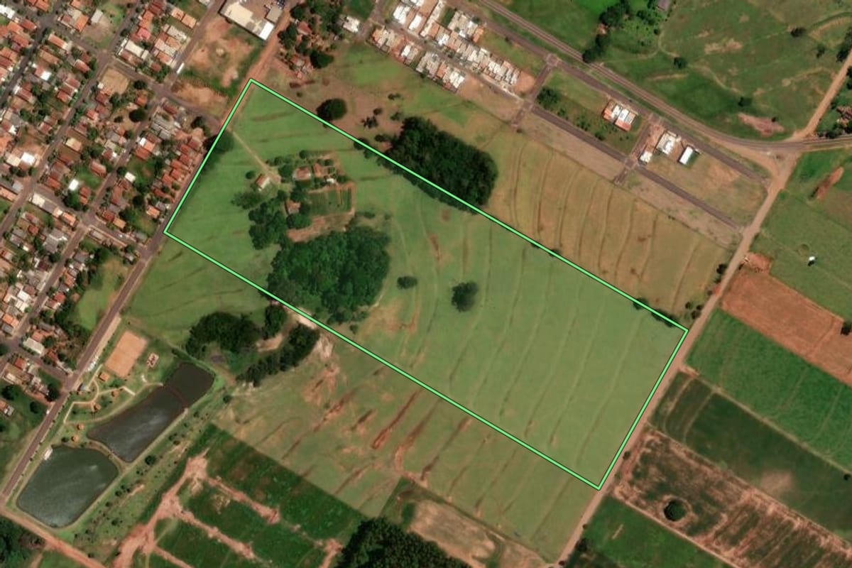 Imagem de satélite do imóvel rural em Moreira Sales (PR), com o contorno declarado no CAR desenhado por cima.