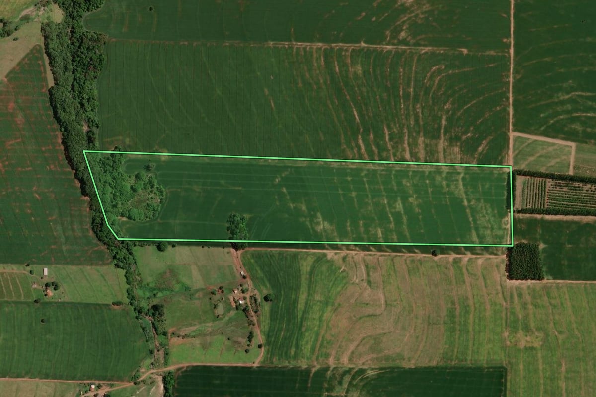 Imagem de satélite do imóvel rural em Moreira Sales (PR), com o contorno declarado no CAR desenhado por cima.