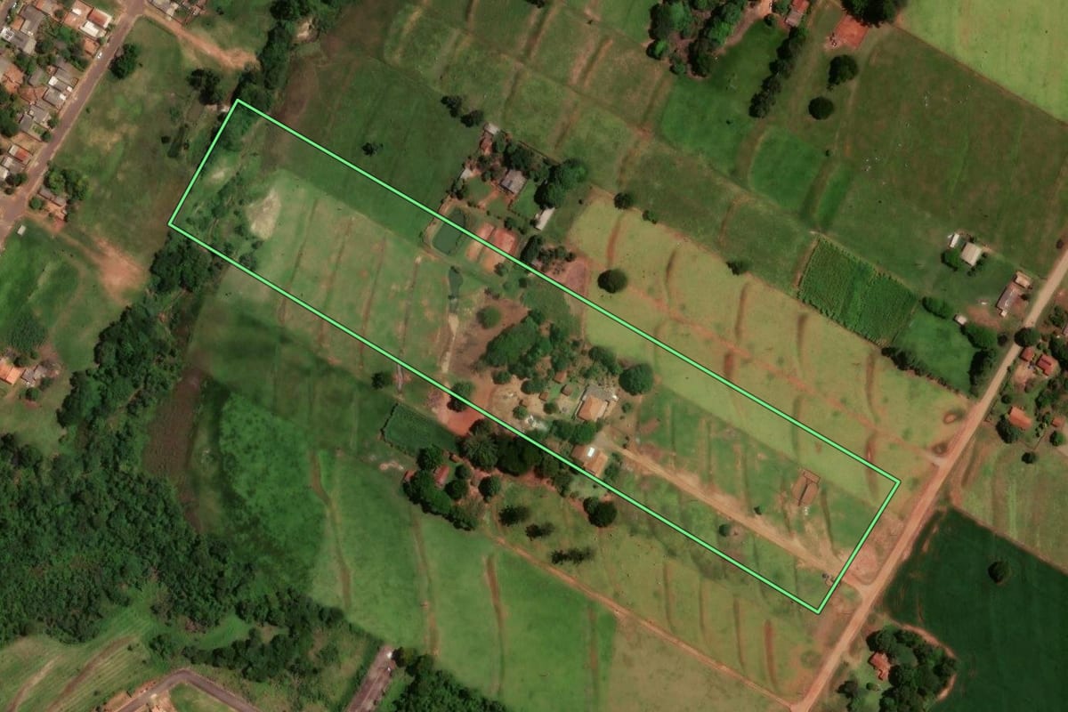 Imagem de satélite do imóvel rural em Moreira Sales (PR), com o contorno declarado no CAR desenhado por cima.