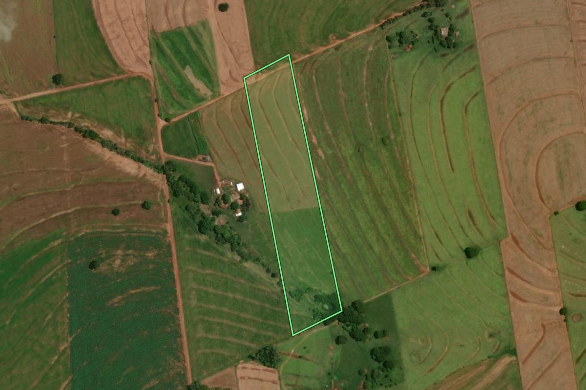 Imagem de satélite do imóvel rural em Moreira Sales (PR), com o contorno declarado no CAR desenhado por cima.