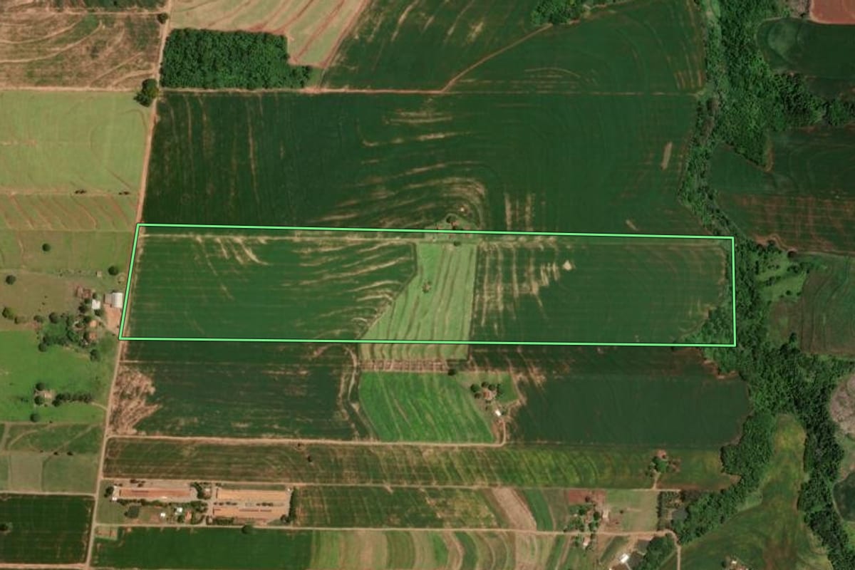 Imagem de satélite do imóvel rural em Moreira Sales (PR), com o contorno declarado no CAR desenhado por cima.