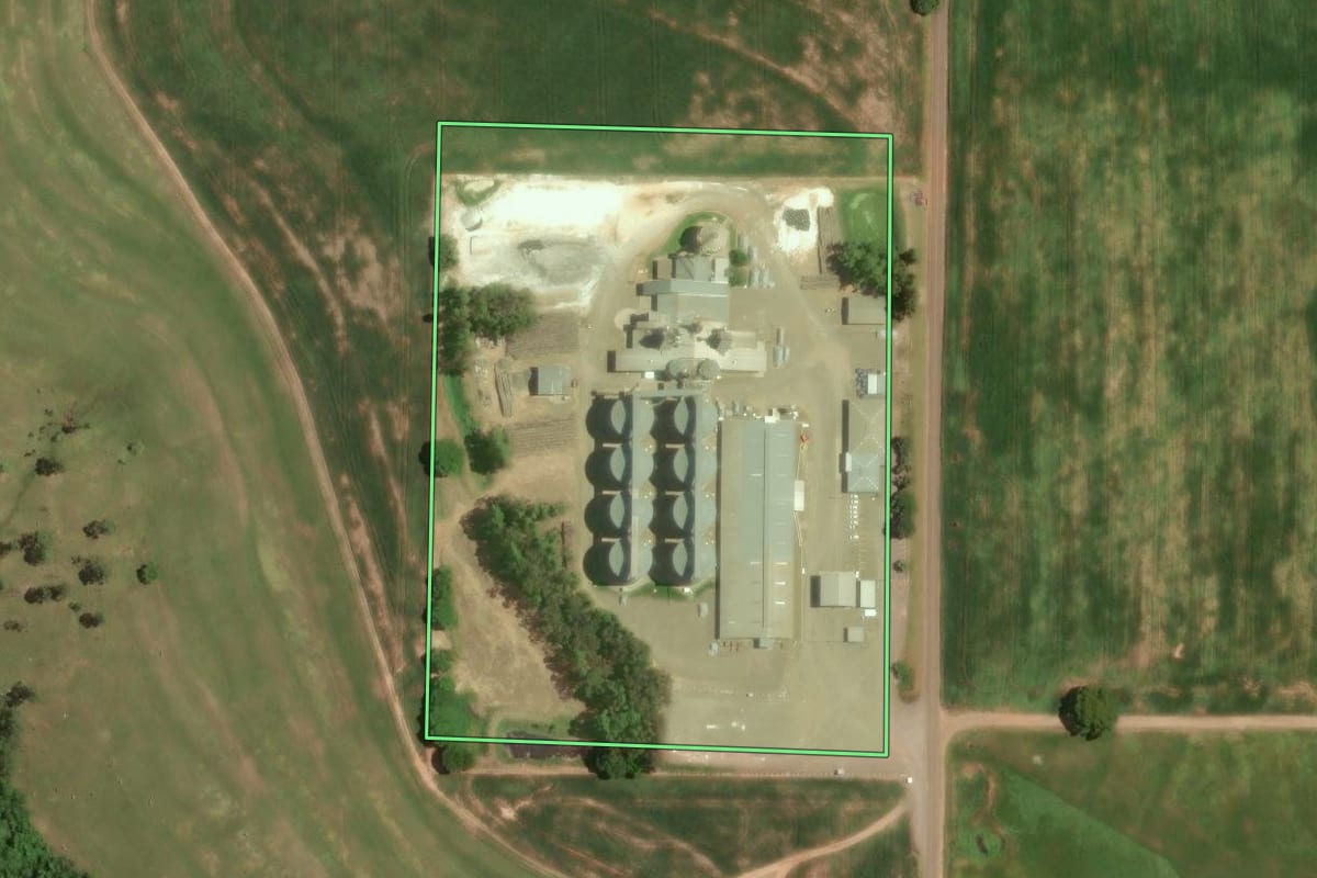 Imagem de satélite do imóvel rural em Moreira Sales (PR), com o contorno declarado no CAR desenhado por cima.