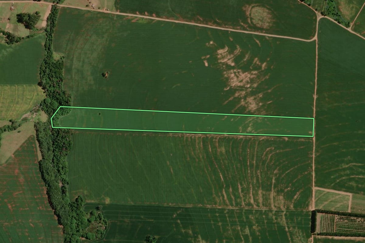 Imagem de satélite do imóvel rural em Moreira Sales (PR), com o contorno declarado no CAR desenhado por cima.