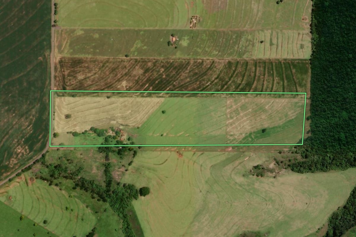 Imagem de satélite do imóvel rural em Moreira Sales (PR), com o contorno declarado no CAR desenhado por cima.