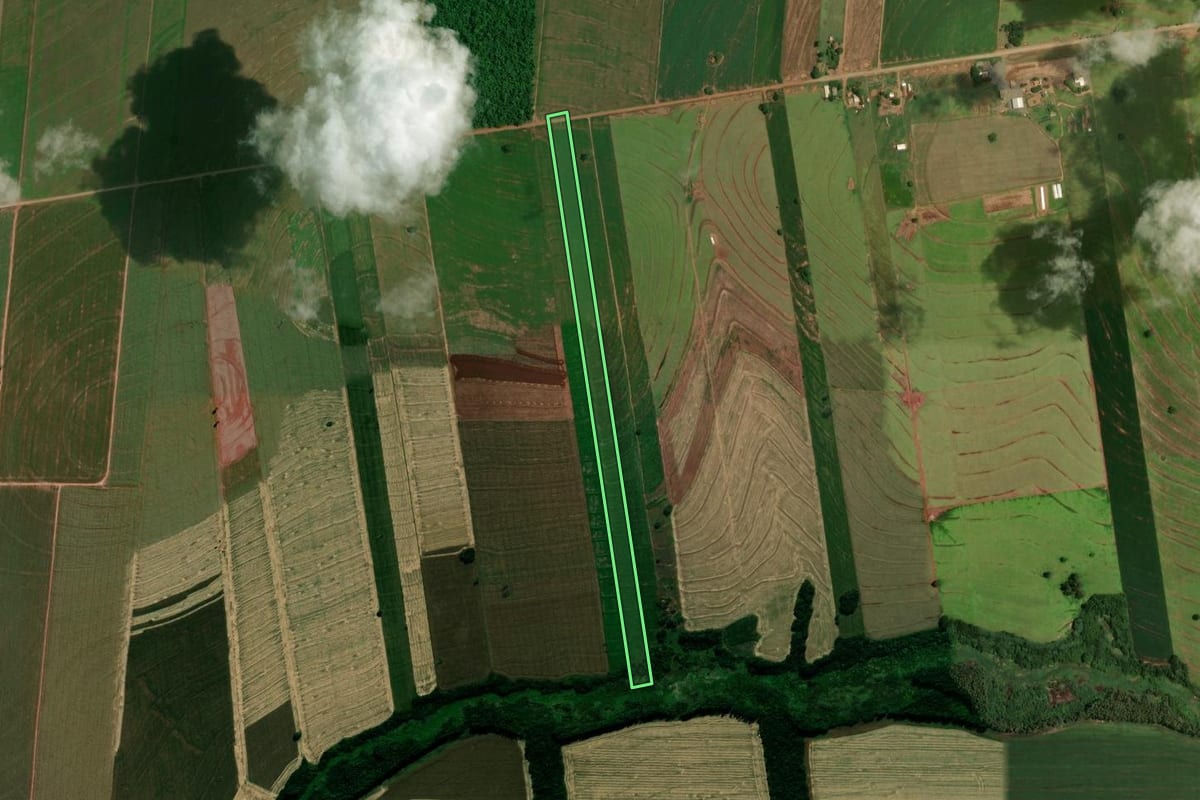 Imagem de satélite do imóvel rural em Moreira Sales (PR), com o contorno declarado no CAR desenhado por cima.