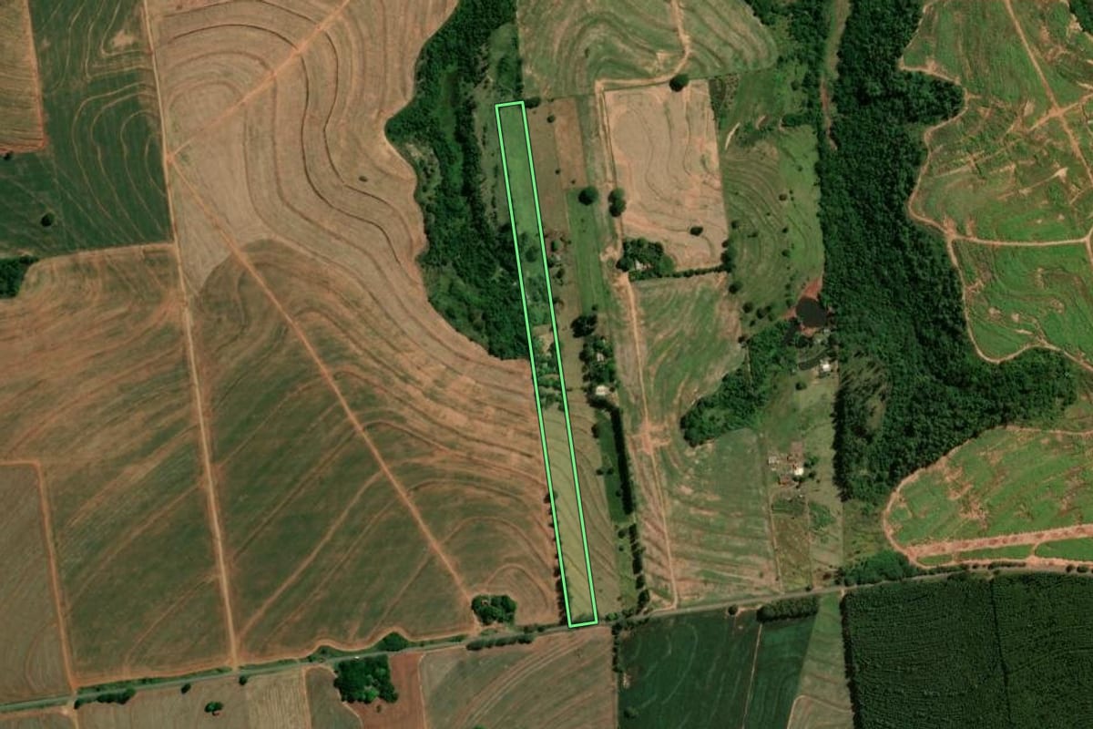 Imagem de satélite do imóvel rural em Moreira Sales (PR), com o contorno declarado no CAR desenhado por cima.