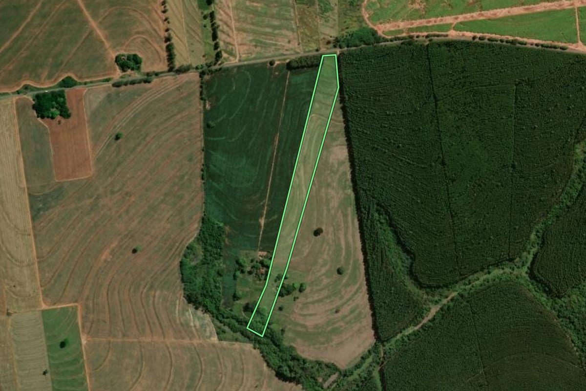 Imagem de satélite do imóvel rural em Moreira Sales (PR), com o contorno declarado no CAR desenhado por cima.