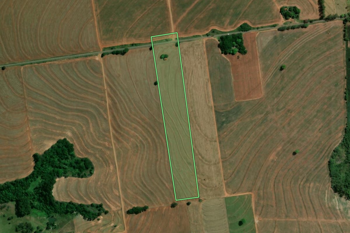 Imagem de satélite do imóvel rural em Moreira Sales (PR), com o contorno declarado no CAR desenhado por cima.