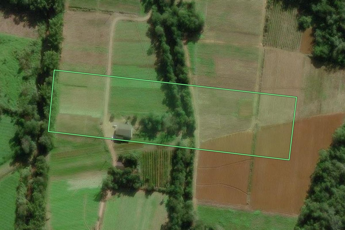 Imagem de satélite do imóvel rural em Morretes (PR), com o contorno declarado no CAR desenhado por cima.