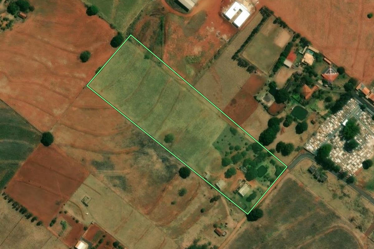 Imagem de satélite do imóvel rural em Nossa Senhora das Graças (PR), com o contorno declarado no CAR desenhado por cima.