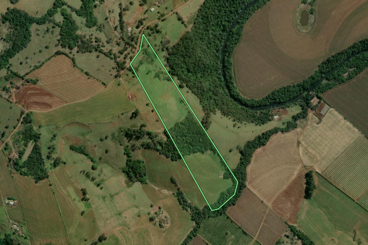 Imagem de satélite do imóvel rural em Nova América da Colina (PR), com o contorno declarado no CAR desenhado por cima.