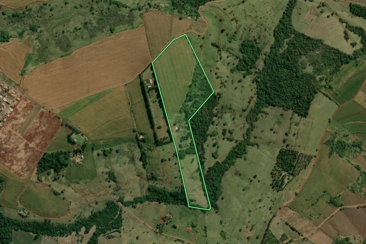 Imagem de satélite do imóvel rural em Nova América da Colina (PR), com o contorno declarado no CAR desenhado por cima.