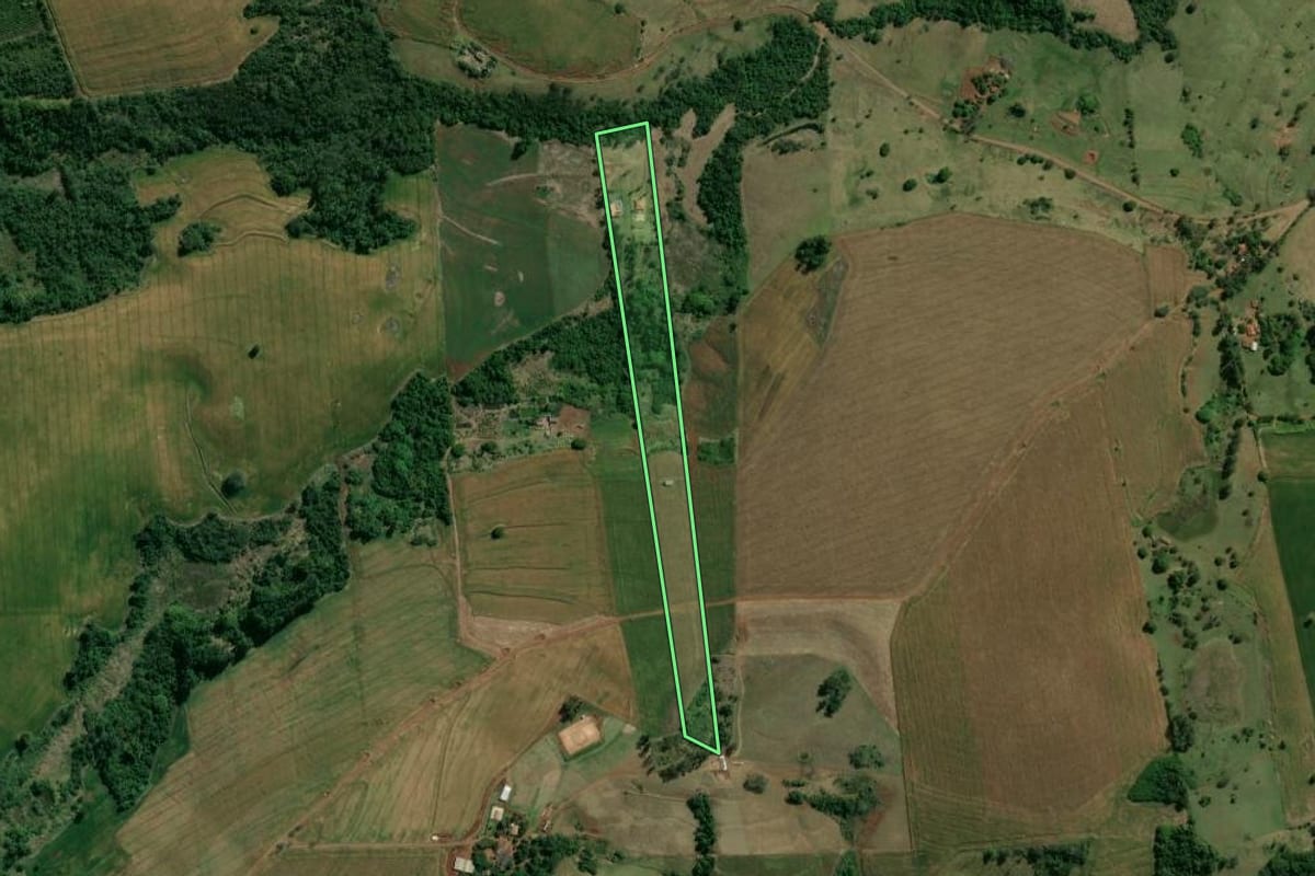 Imagem de satélite do imóvel rural em Nova América da Colina (PR), com o contorno declarado no CAR desenhado por cima.