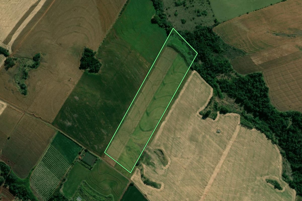 Imagem de satélite do imóvel rural em Nova América da Colina (PR), com o contorno declarado no CAR desenhado por cima.