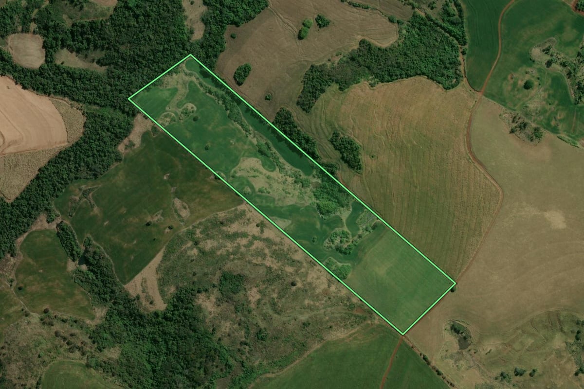Imagem de satélite do imóvel rural em Nova América da Colina (PR), com o contorno declarado no CAR desenhado por cima.