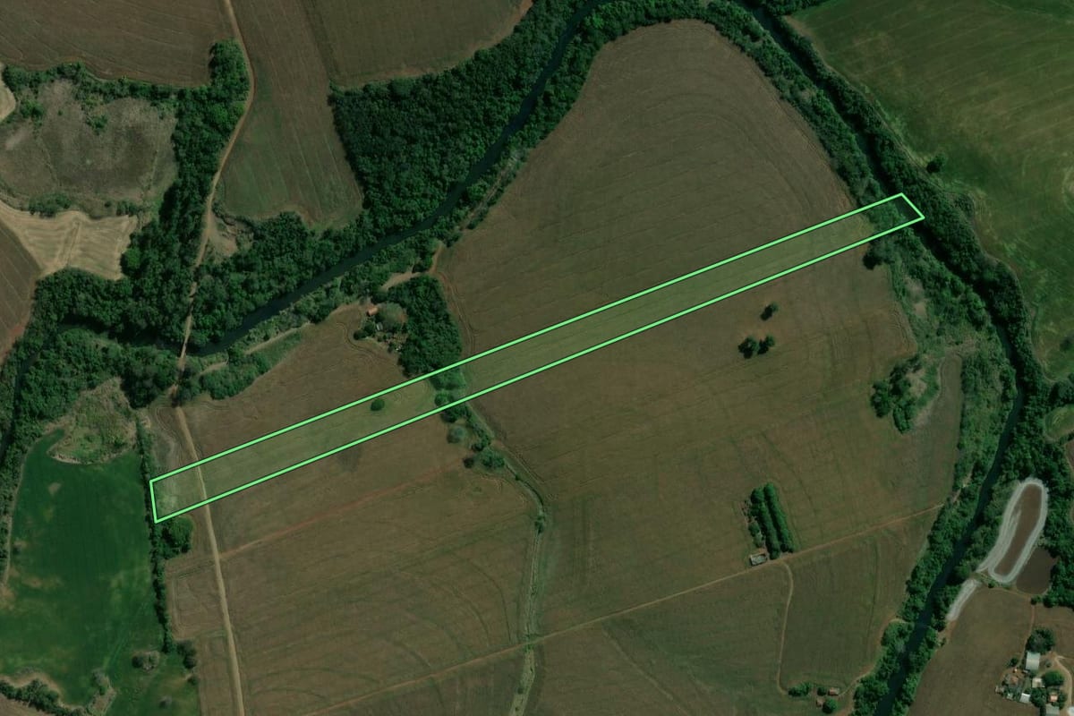 Imagem de satélite do imóvel rural em Nova América da Colina (PR), com o contorno declarado no CAR desenhado por cima.