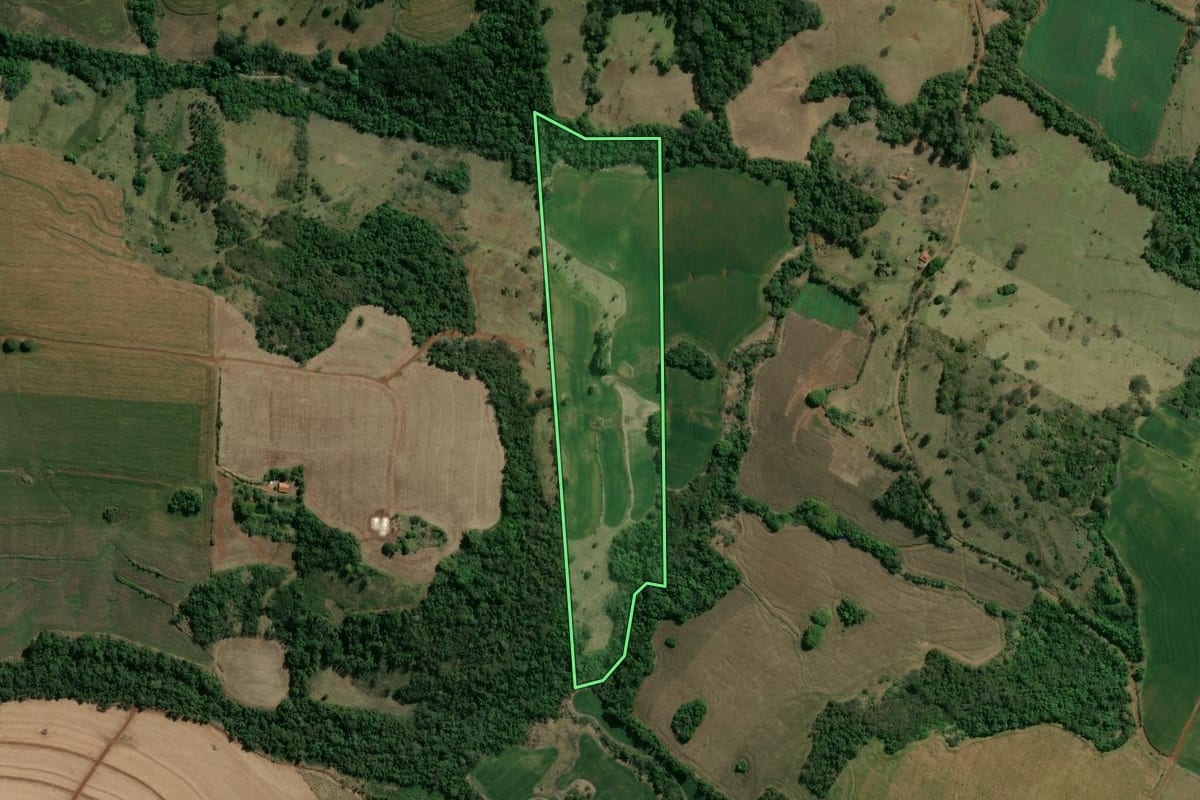 Imagem de satélite do imóvel rural em Nova América da Colina (PR), com o contorno declarado no CAR desenhado por cima.