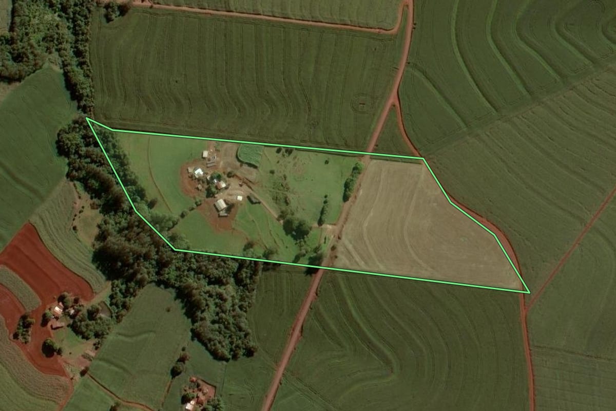 Imagem de satélite do imóvel rural em Nova Aurora (PR), com o contorno declarado no CAR desenhado por cima.