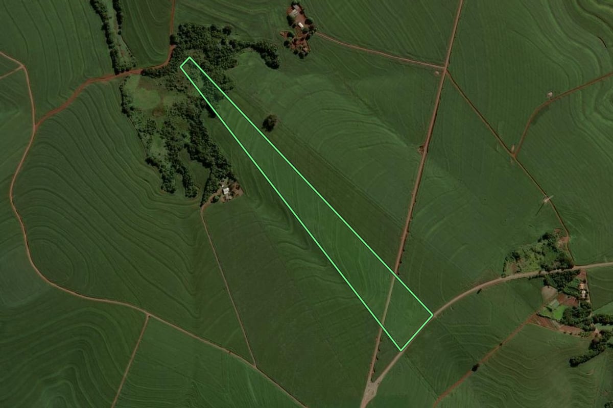 Imagem de satélite do imóvel rural em Nova Aurora (PR), com o contorno declarado no CAR desenhado por cima.
