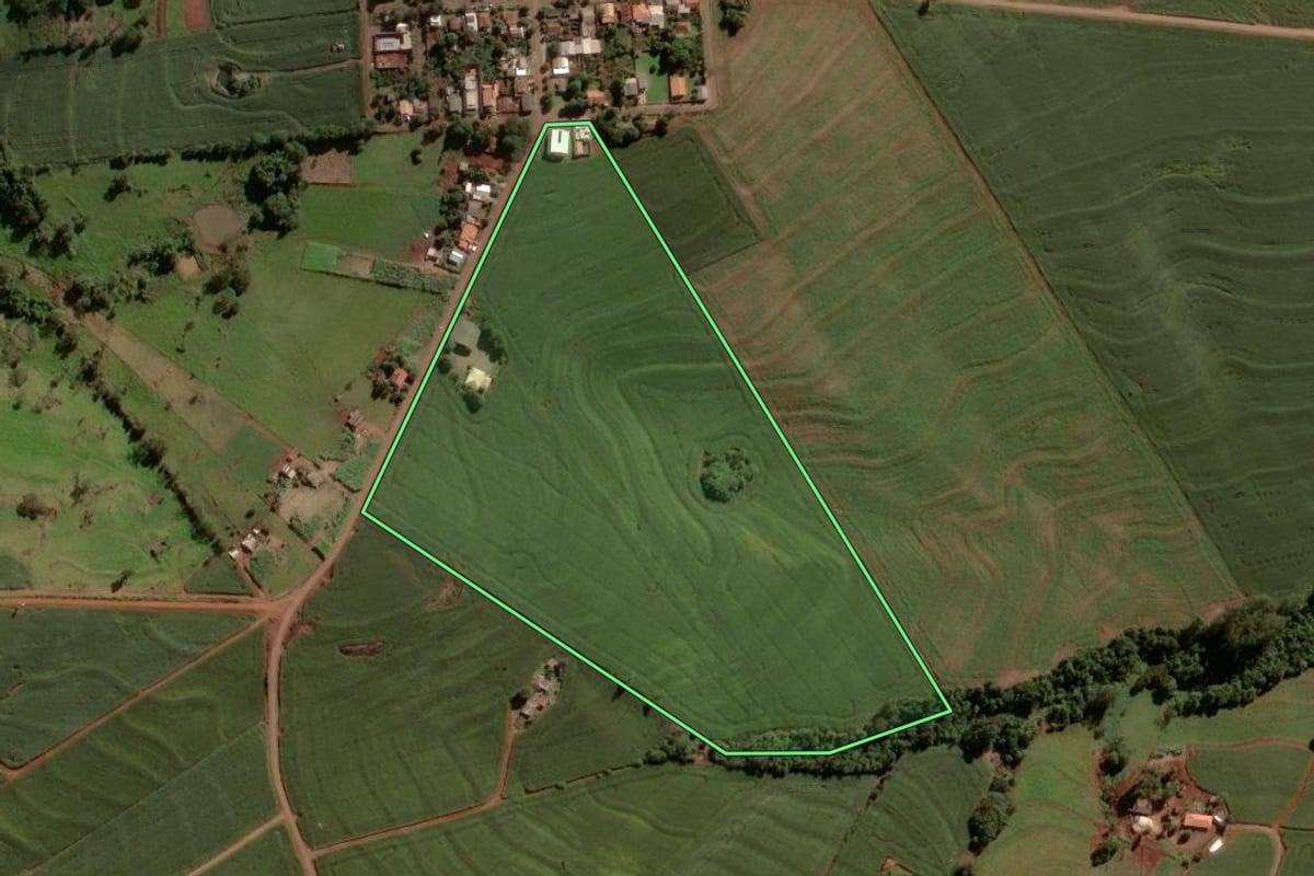 Imagem de satélite do imóvel rural em Nova Aurora (PR), com o contorno declarado no CAR desenhado por cima.
