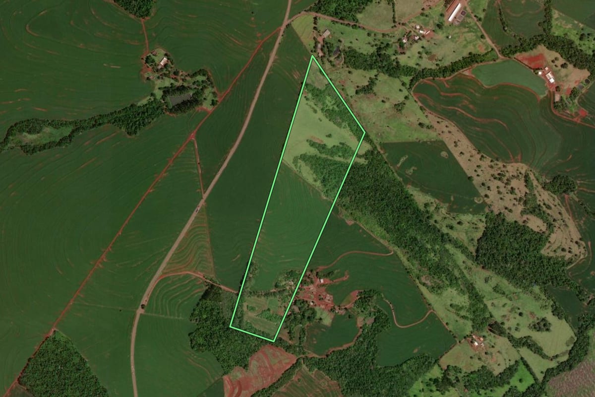 Imagem de satélite do imóvel rural em Nova Aurora (PR), com o contorno declarado no CAR desenhado por cima.