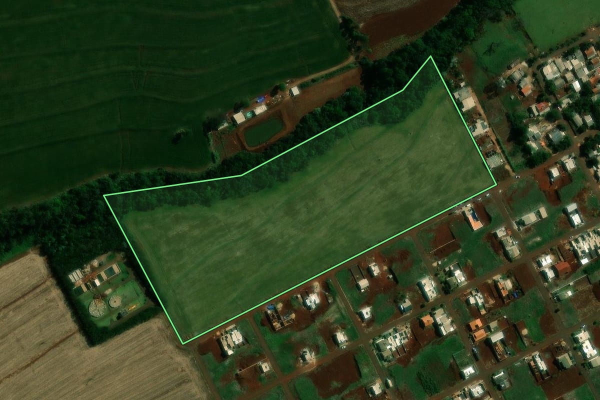 Imagem de satélite do imóvel rural em Nova Aurora (PR), com o contorno declarado no CAR desenhado por cima.