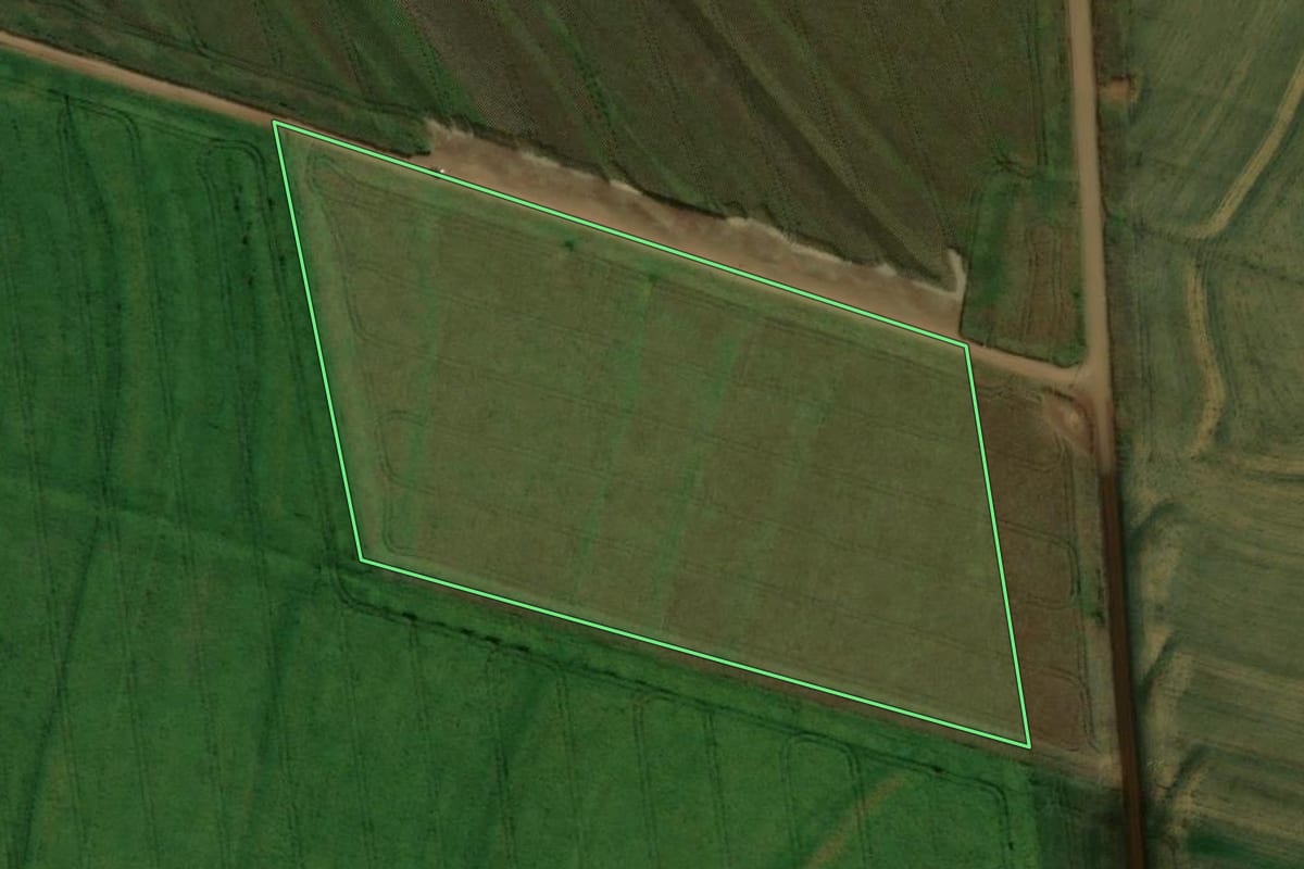 Imagem de satélite do imóvel rural em Nova Aurora (PR), com o contorno declarado no CAR desenhado por cima.