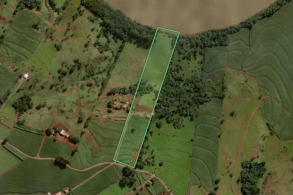Imagem de satélite do imóvel rural em Nova Aurora (PR), com o contorno declarado no CAR desenhado por cima.