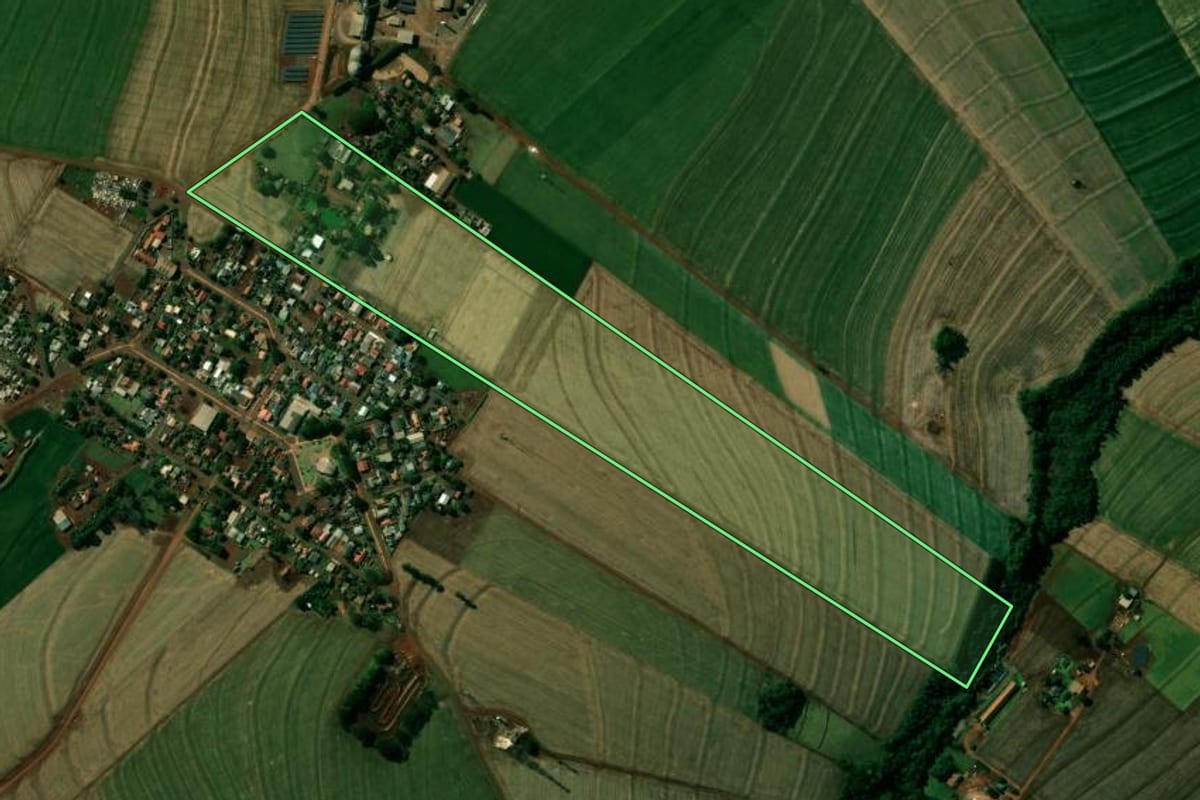Imagem de satélite do imóvel rural em Nova Aurora (PR), com o contorno declarado no CAR desenhado por cima.