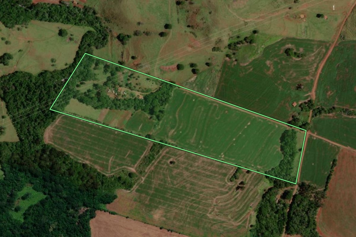 Imagem de satélite do imóvel rural em Nova Cantu (PR), com o contorno declarado no CAR desenhado por cima.
