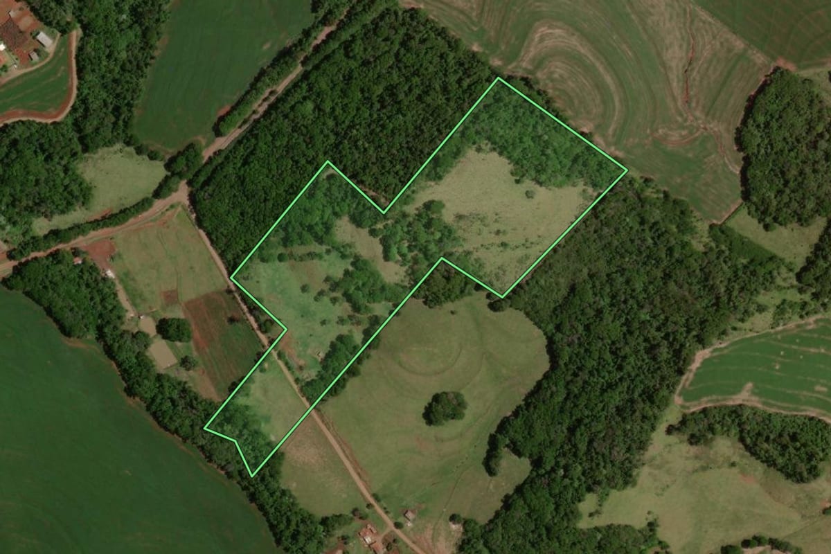 Imagem de satélite do imóvel rural em Nova Cantu (PR), com o contorno declarado no CAR desenhado por cima.